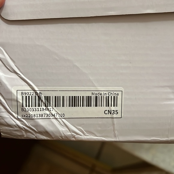 New Girls White Casual Canvas Shoe Girls Size 5.5 Sneakers NWT MAKE AN OFFER!!!! - Picture 10 of 10